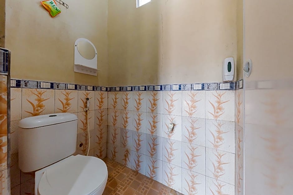 RedDoorz near Pantai Ujung Genteng