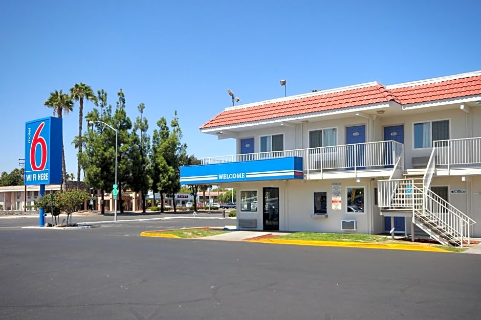 Motel 6 Fresno, CA - Blackstone South