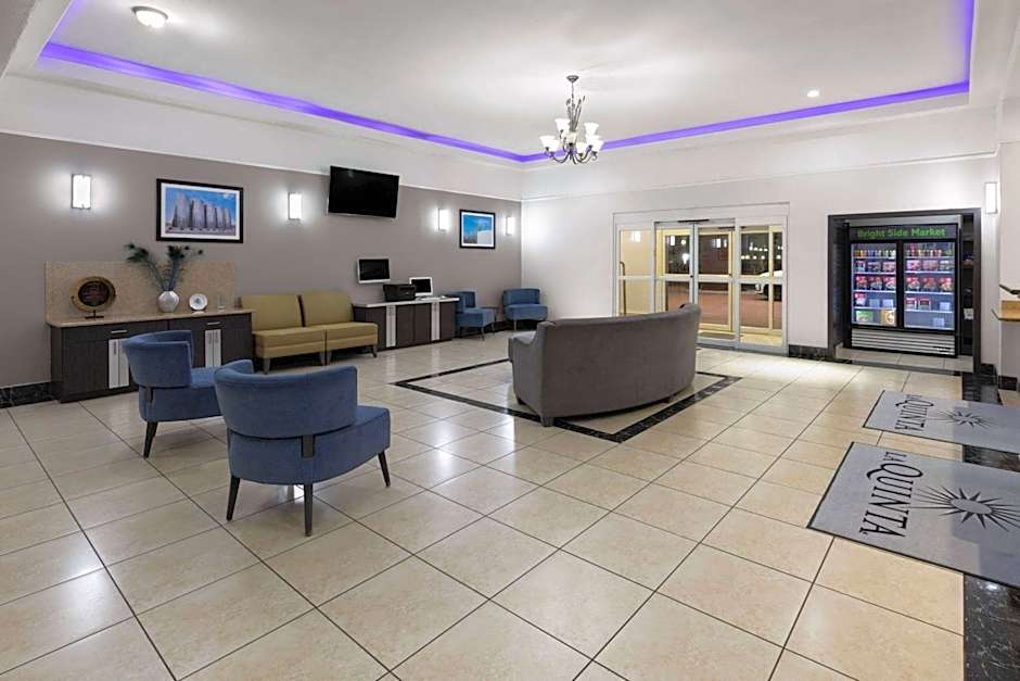 La Quinta Inn & Suites by Wyndham Deer Park