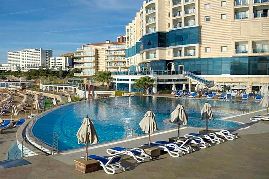 Charisma De Luxe Hotel