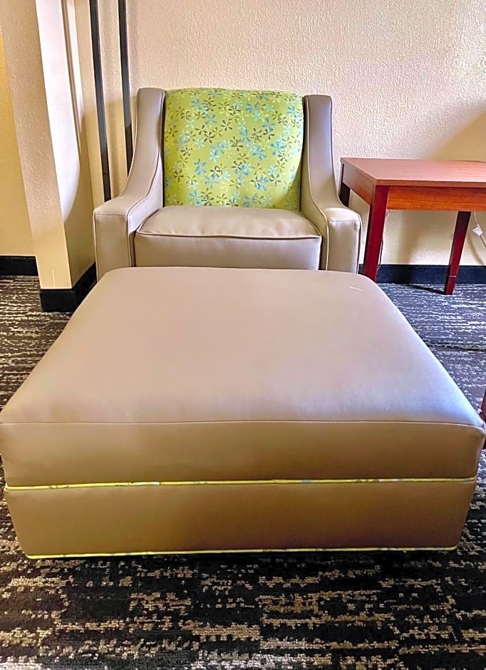 Quality Inn & Suites Hendersonville - Flat Rock