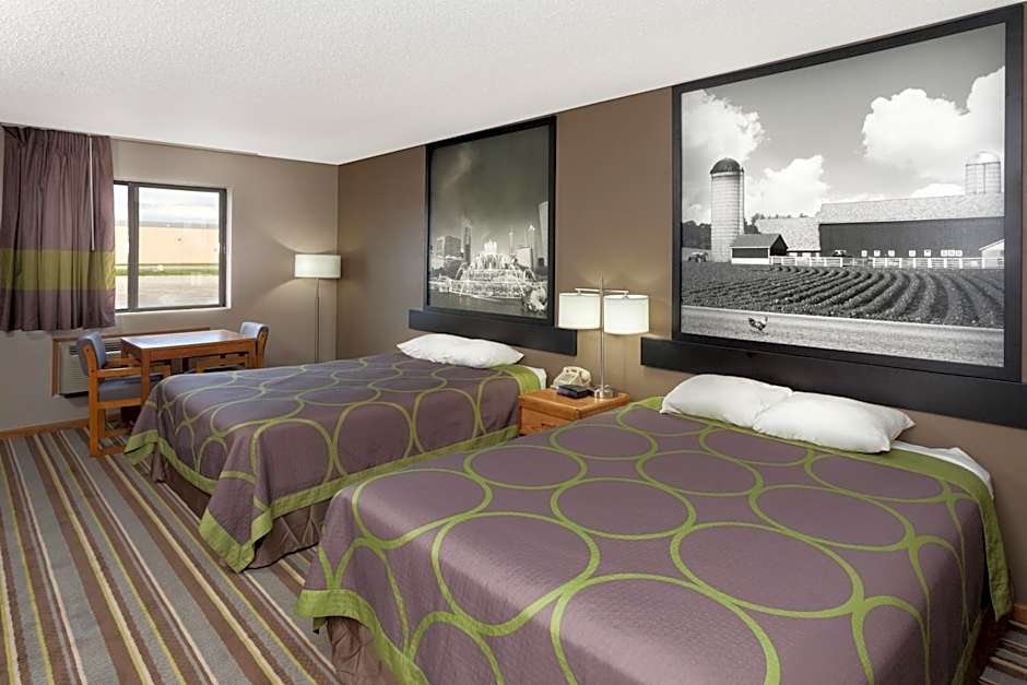 Super 8 by Wyndham Gilman