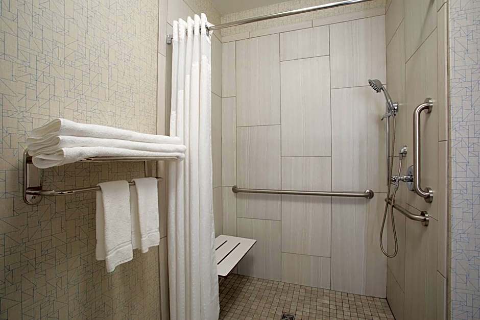 Holiday Inn Express Hotel & Suites Longmont By IHG