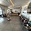 8 Rooms Hotel
