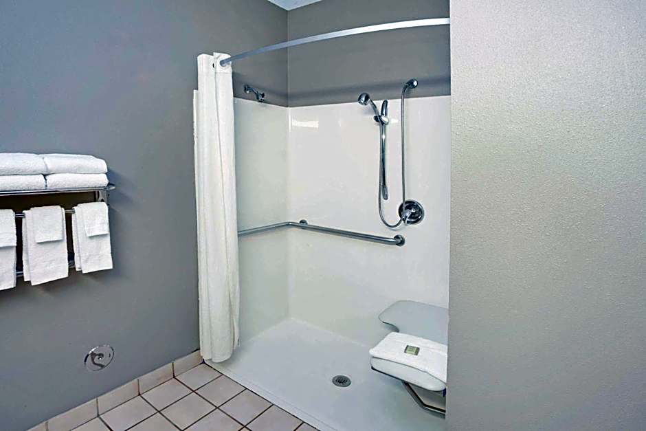 Photo 1 of 2 of 2 Queen Beds, Mobility Accessible