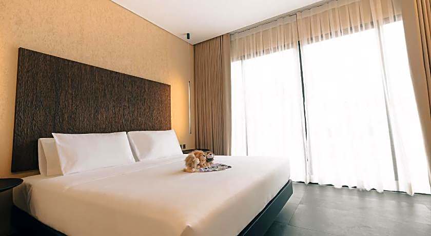 The Funny Lion - Puerto Princesa