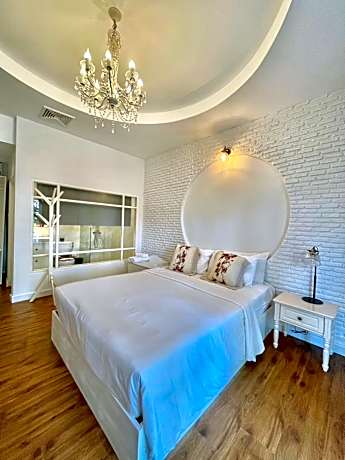 Sea-Thru Pool View Room