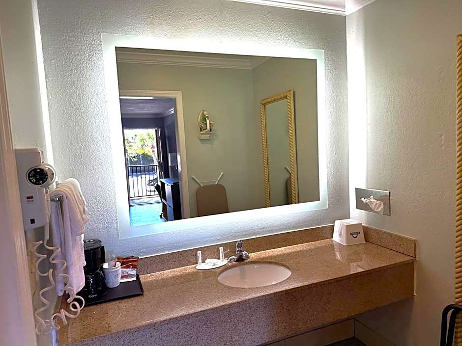 Days Inn by Wyndham Pensacola - Historic Downtown