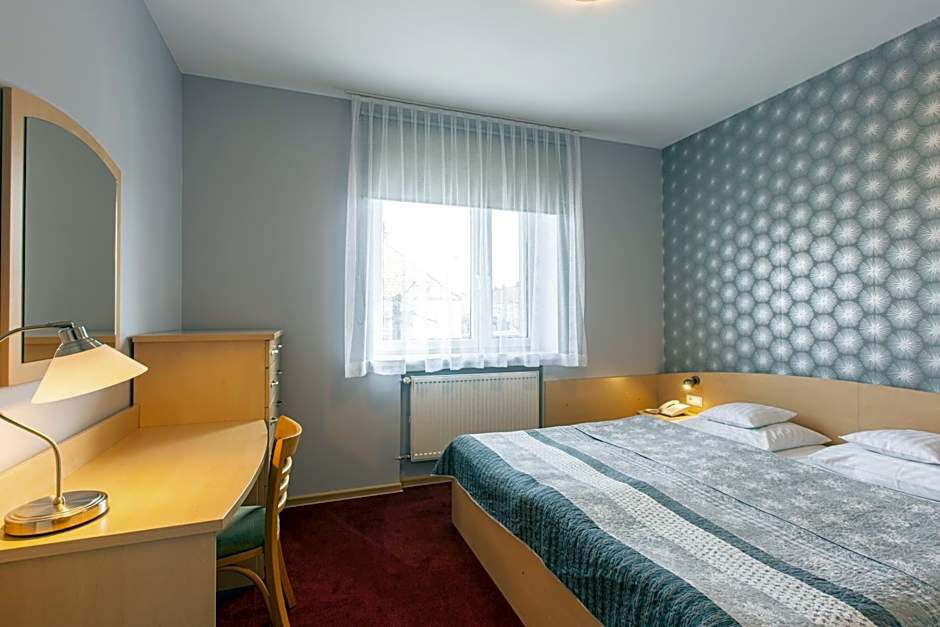 HOTEL ŁABĘDY i Hostel Łabędy