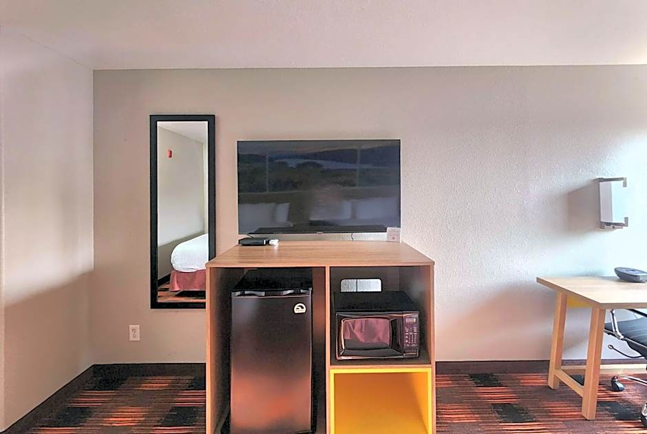 Days Inn by Wyndham Lumberton