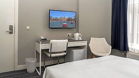 Twin Room with Private Bathroom