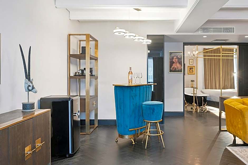 Skylark, Aluma Hotel & Resort