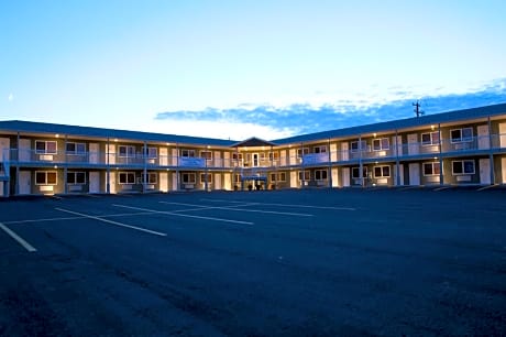 Shoreside Inn & Suites