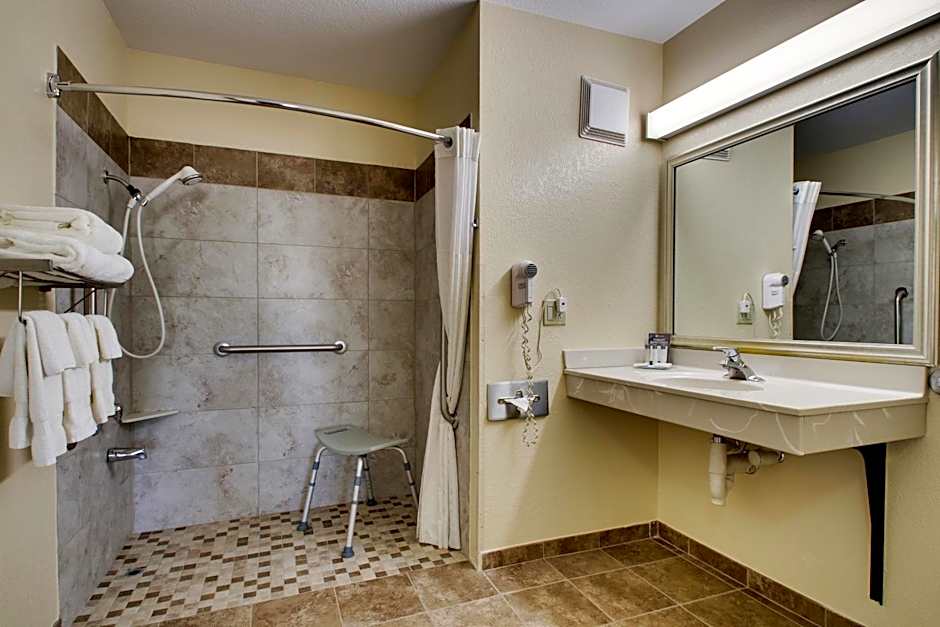 EverSpring Inn & Suites