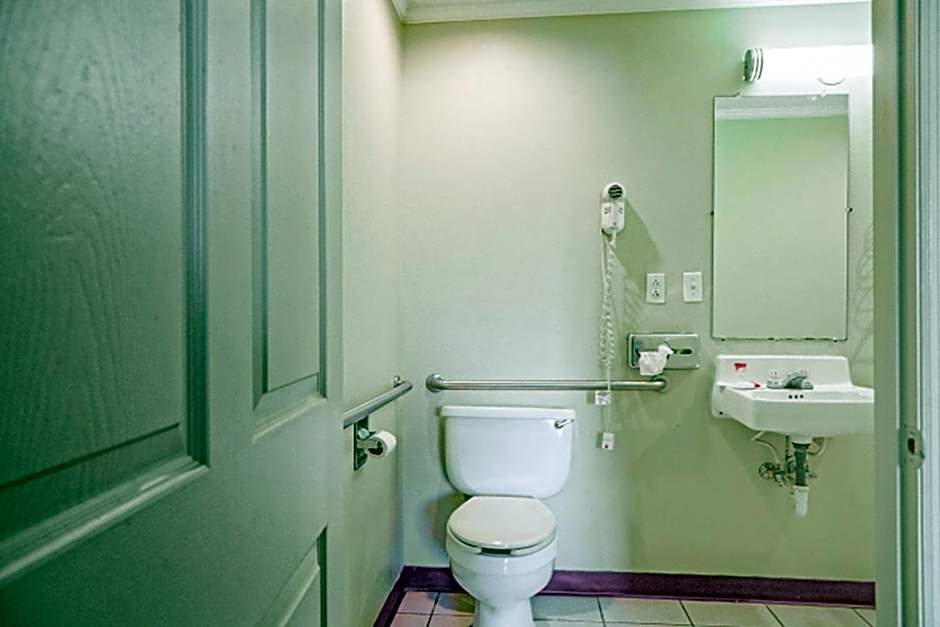 Economy Inn By OYO Ashburn