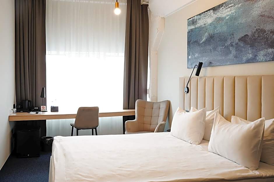 Photo 1 of 6 of Double Room