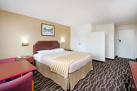 1 King Bed Mobility Accessible Room Non-Smoking