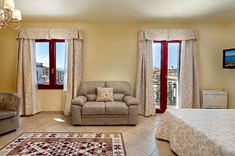 Junior Suite city view with balcony
