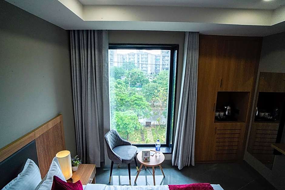 Saltstayz Select - Golf Course Road & Sector 57