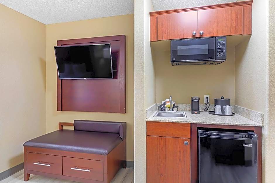 Comfort Suites Lakewood - Denver