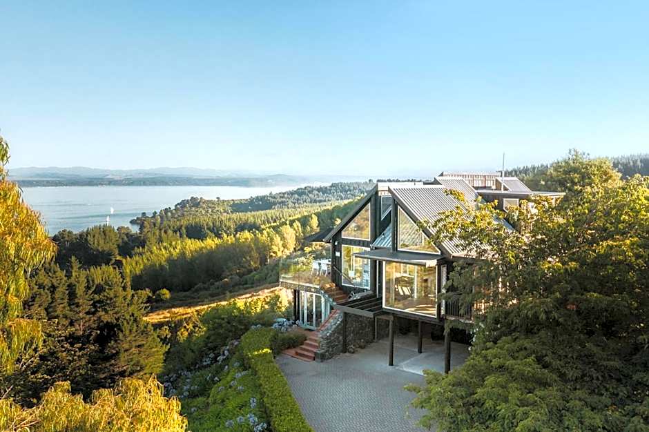 Acacia Cliffs Lodge