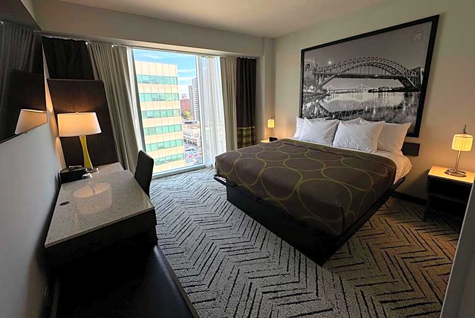 Super 8 by Wyndham Bronx Near Stadium