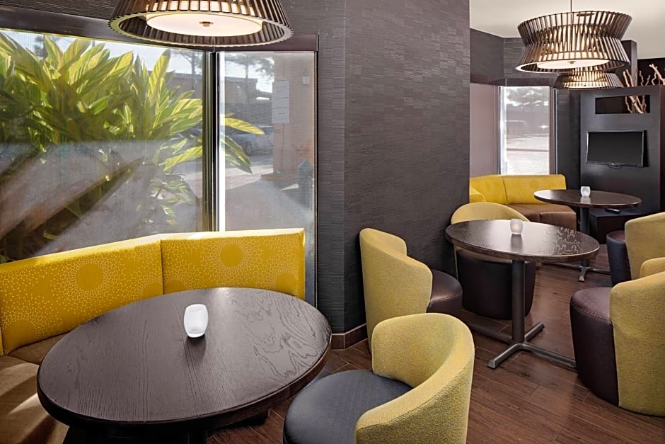 Courtyard by Marriott Houston Rice University