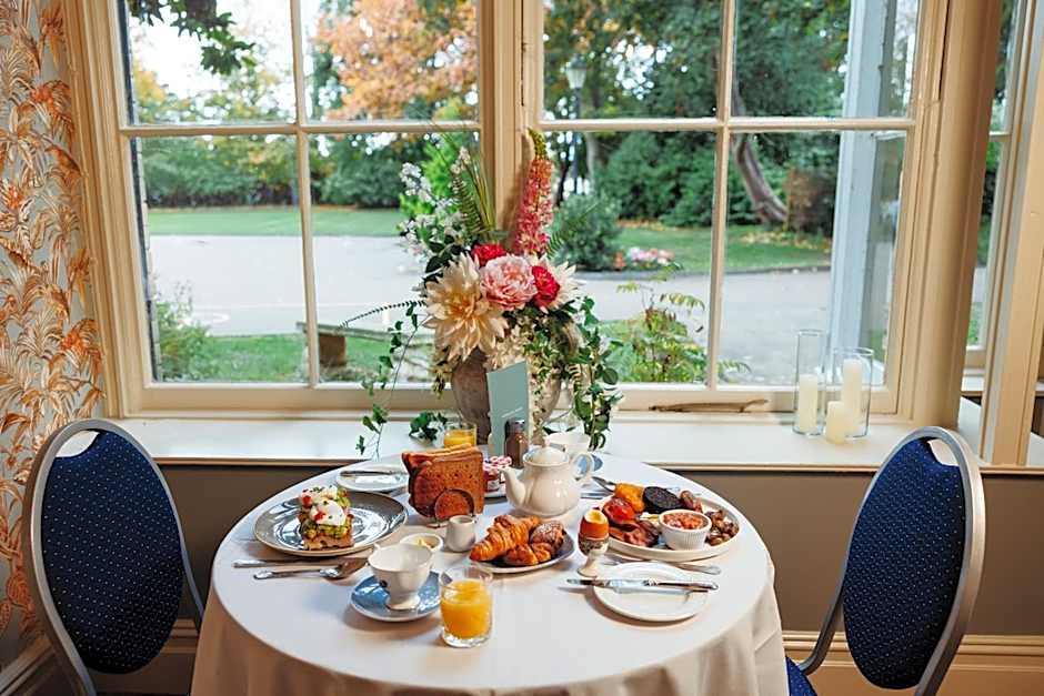 Woodland Manor Hotel