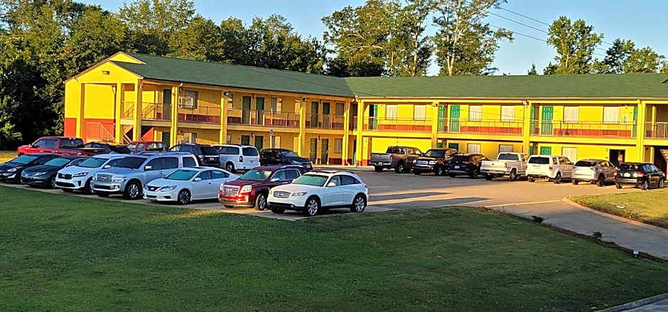Garden Inn and Suites near Callaway Gardens Pine Mountain