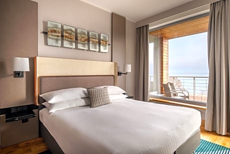 Superior King Room with Balcony and Sea View