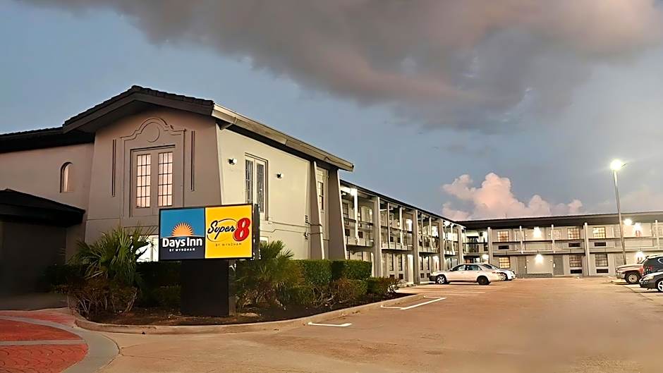 Days Inn & Suites by Wyndham Texas City