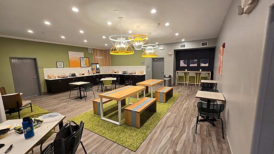 Spark by Hilton Selma