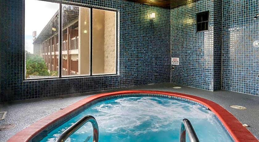 Best Western Plus Lake Front Hotel