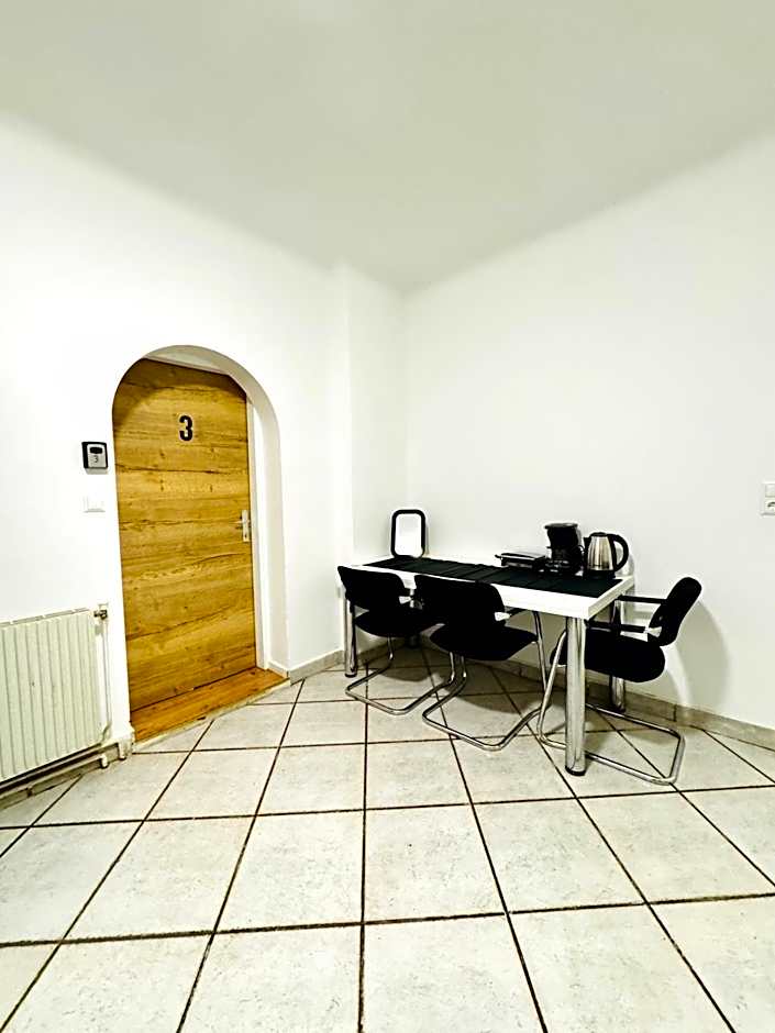 Budget Friendly Private Rooms with Garden