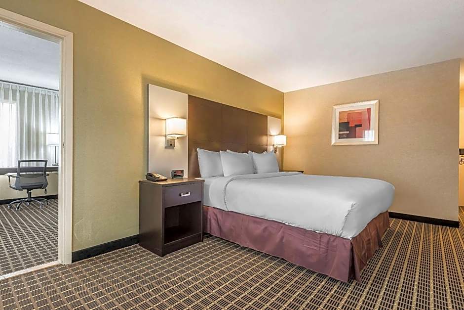 Quality Inn & Suites Windsor