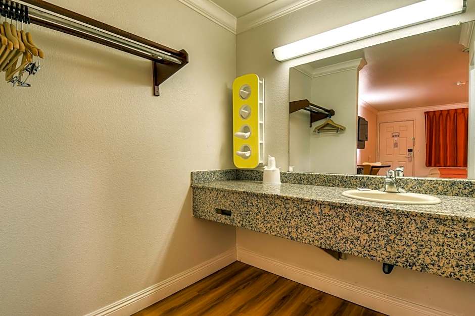 Motel 6-Menifee, CA