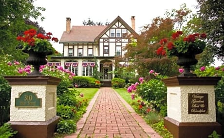Vintage Gardens Bed & Breakfast 