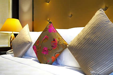 1 King Bed Classic Smoking