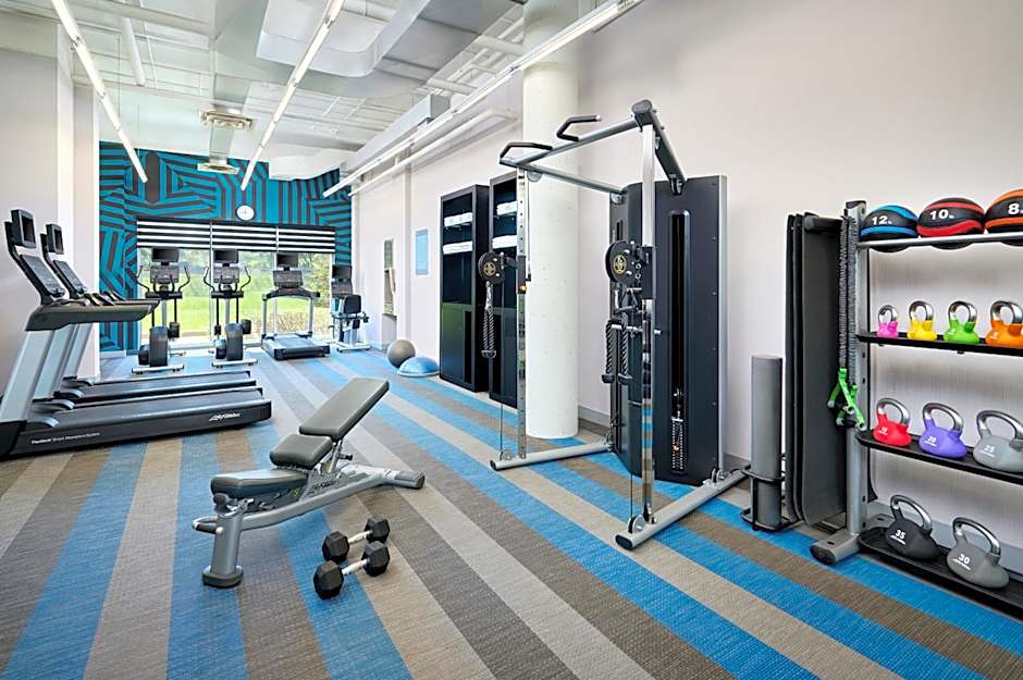 Aloft Montreal Airport