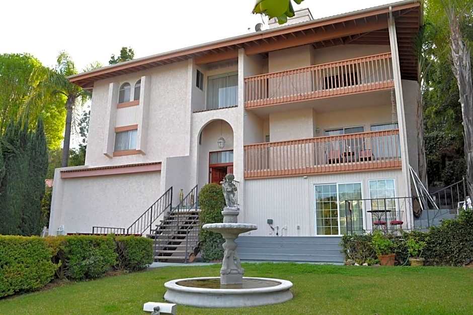 Bed and Breakfast in Hollywood Hills