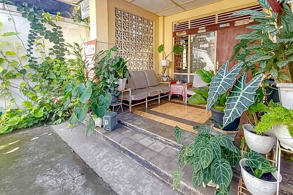 WILUDJENG Guest House near Alun Alun Sragen Mitra RedDoorz