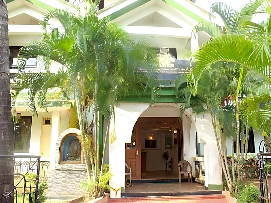 Photo 1 of 43 of Amigo Plaza Hotel