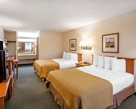 2 Queen Beds, Smoking