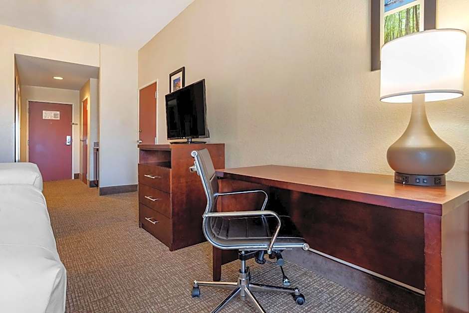 Comfort Inn & Suites Clinton - Jackson West