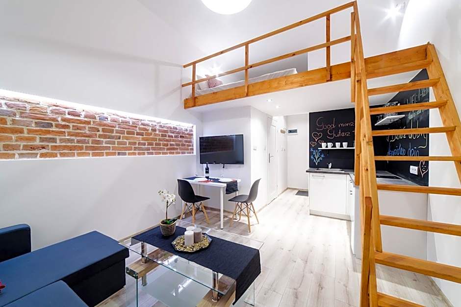 2 Nights Apartments - great location, right next to Main Rail and Bus Station, 10 min to Main Square by foot