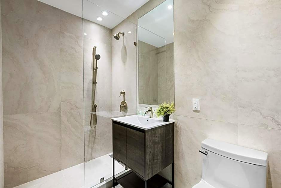 Global Luxury Suites at The Arches