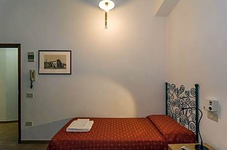 Single Room with Shared Bathroom