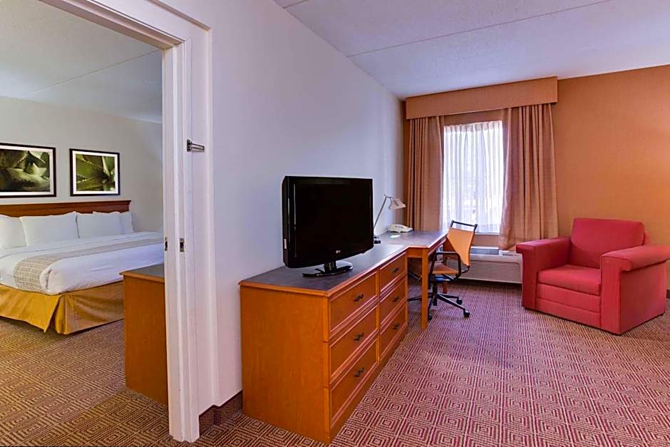 La Quinta Inn & Suites by Wyndham Lakeland East