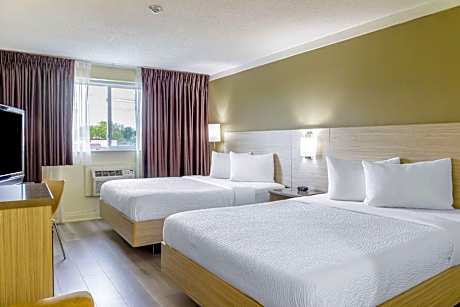 Deluxe Queen Room with Two Queen Beds - Non-Smoking