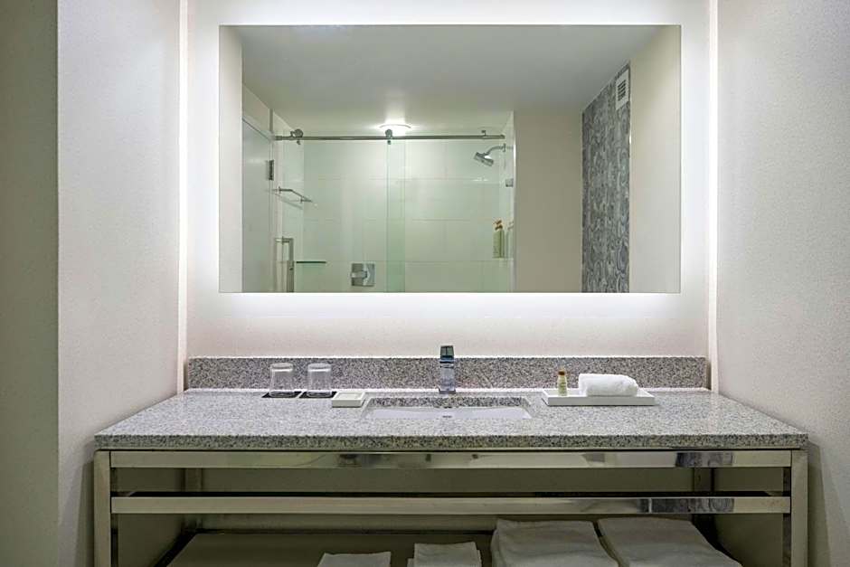 Renaissance by Marriott Meadowlands Hotel